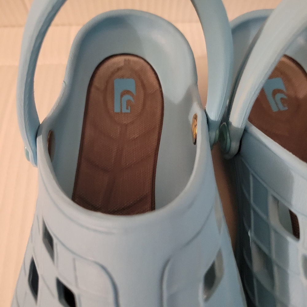 Cloggens Clogs - Picture 3 of 8